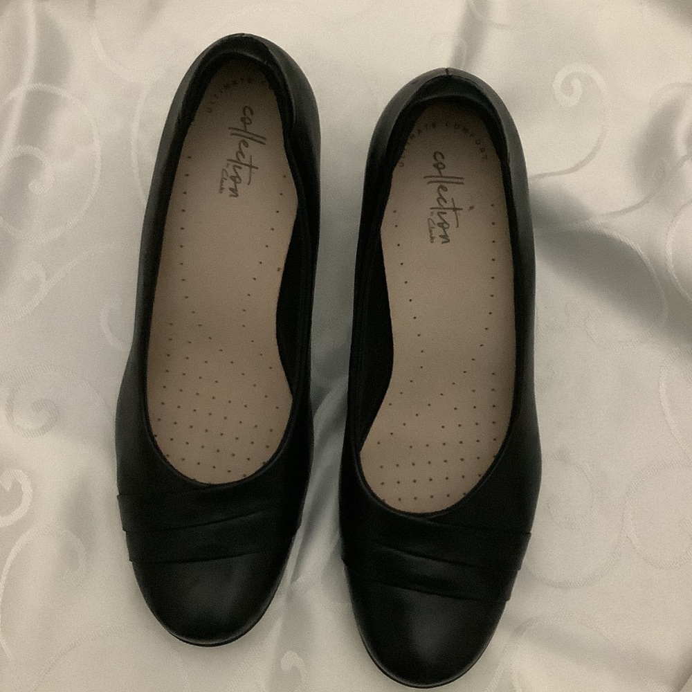 Clarks collection black pumps